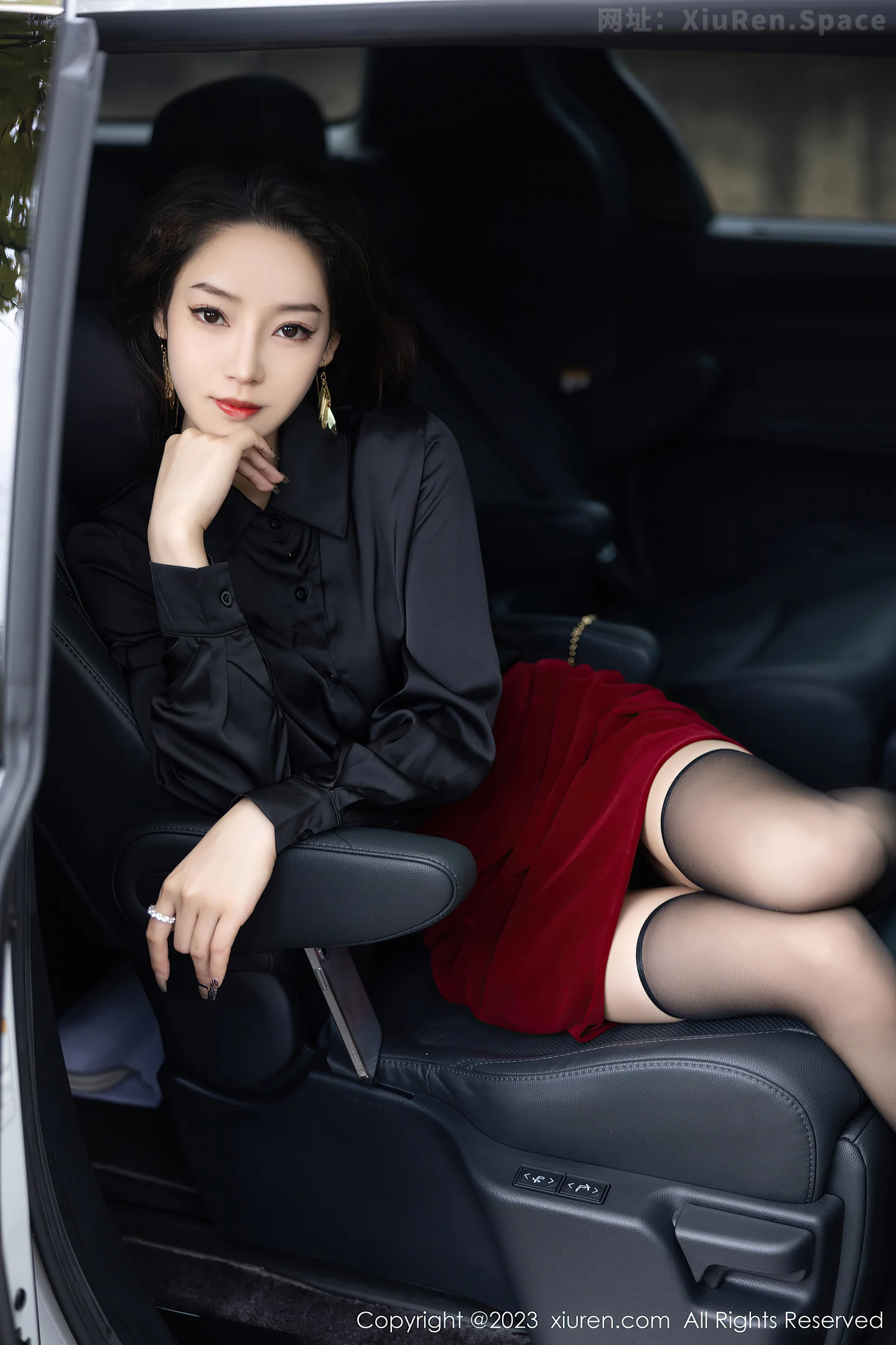 图片[5]-[XiuRen秀人网]VOL.7867 模特苏曼兮黑色上衣露性感黑色内衣配黑丝吊袜秀翘臀诱惑写真83P-秀人网官方网站